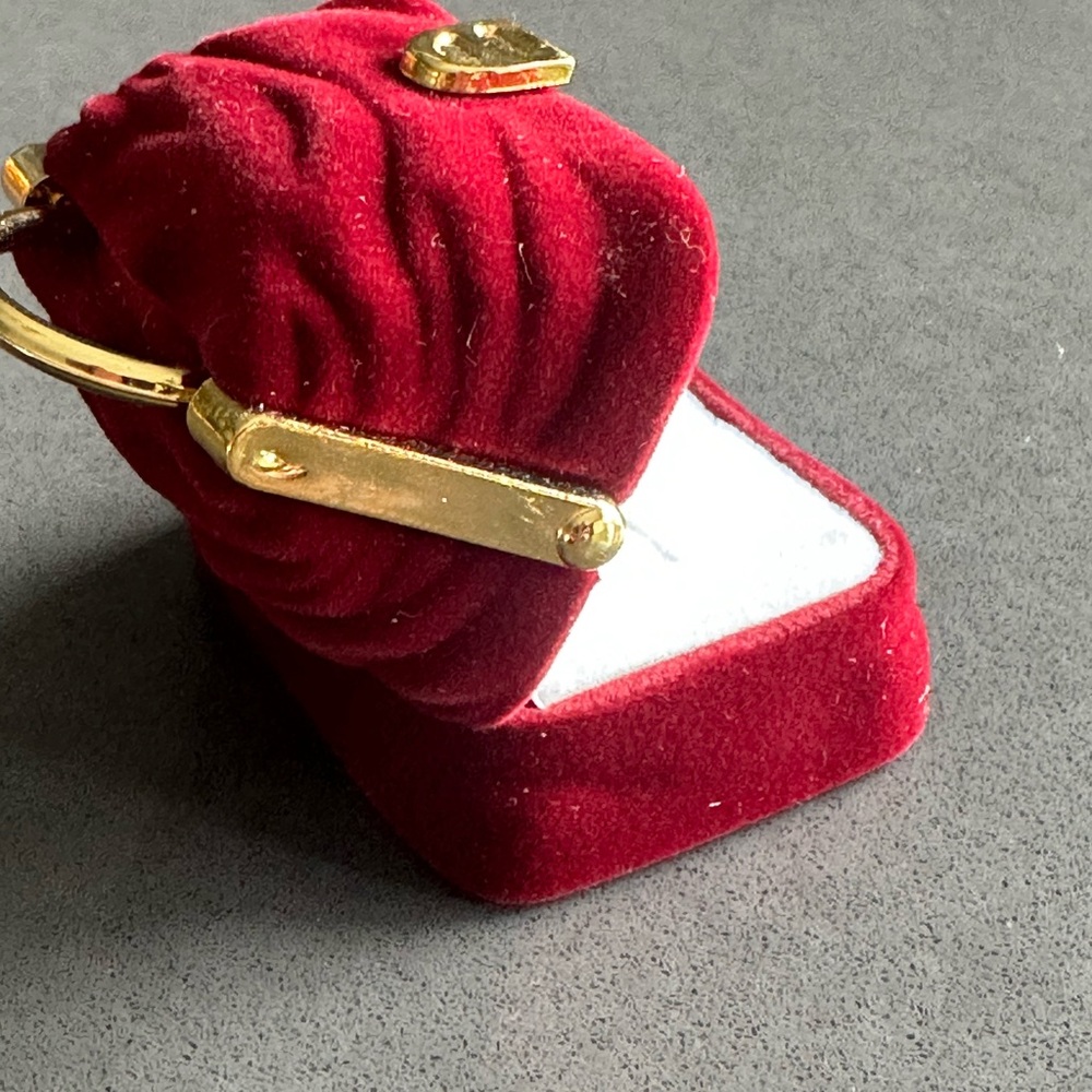 Adorable Red Velvet “Purse” Ring Box - Picture 4 of 8